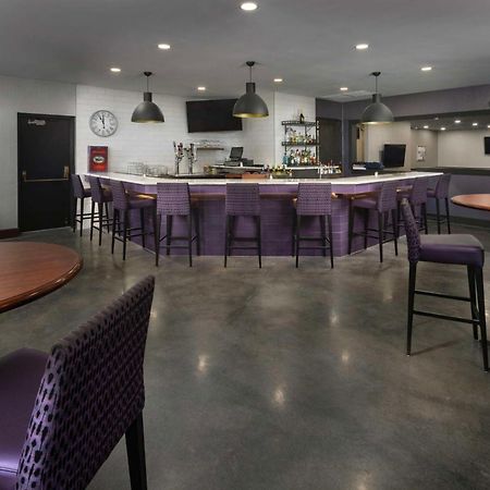 Doubletree By Hilton Manhattan, Ks المظهر الخارجي الصورة