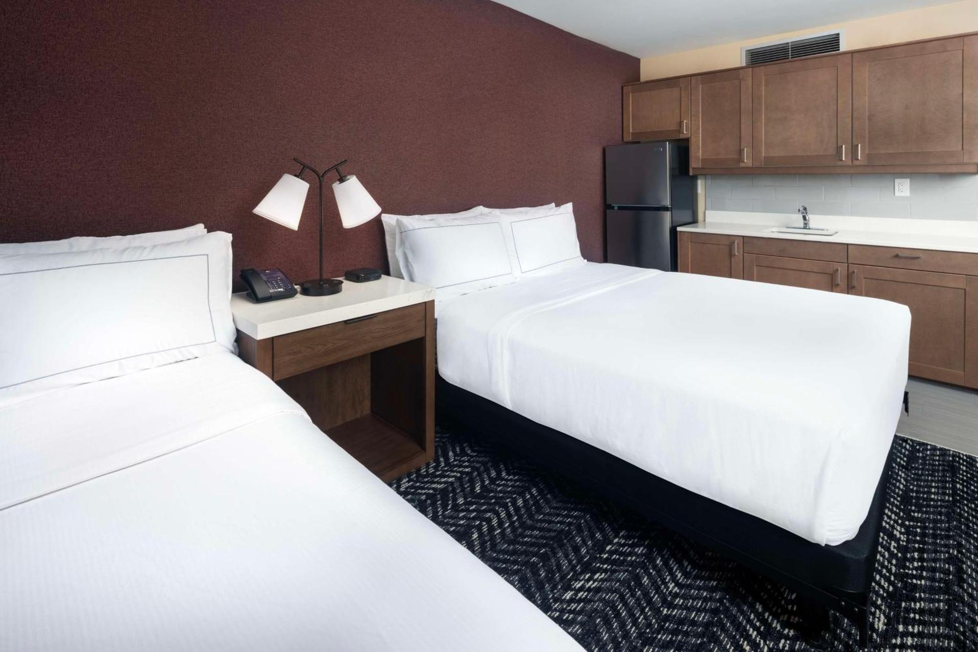 Doubletree By Hilton Manhattan, Ks المظهر الخارجي الصورة
