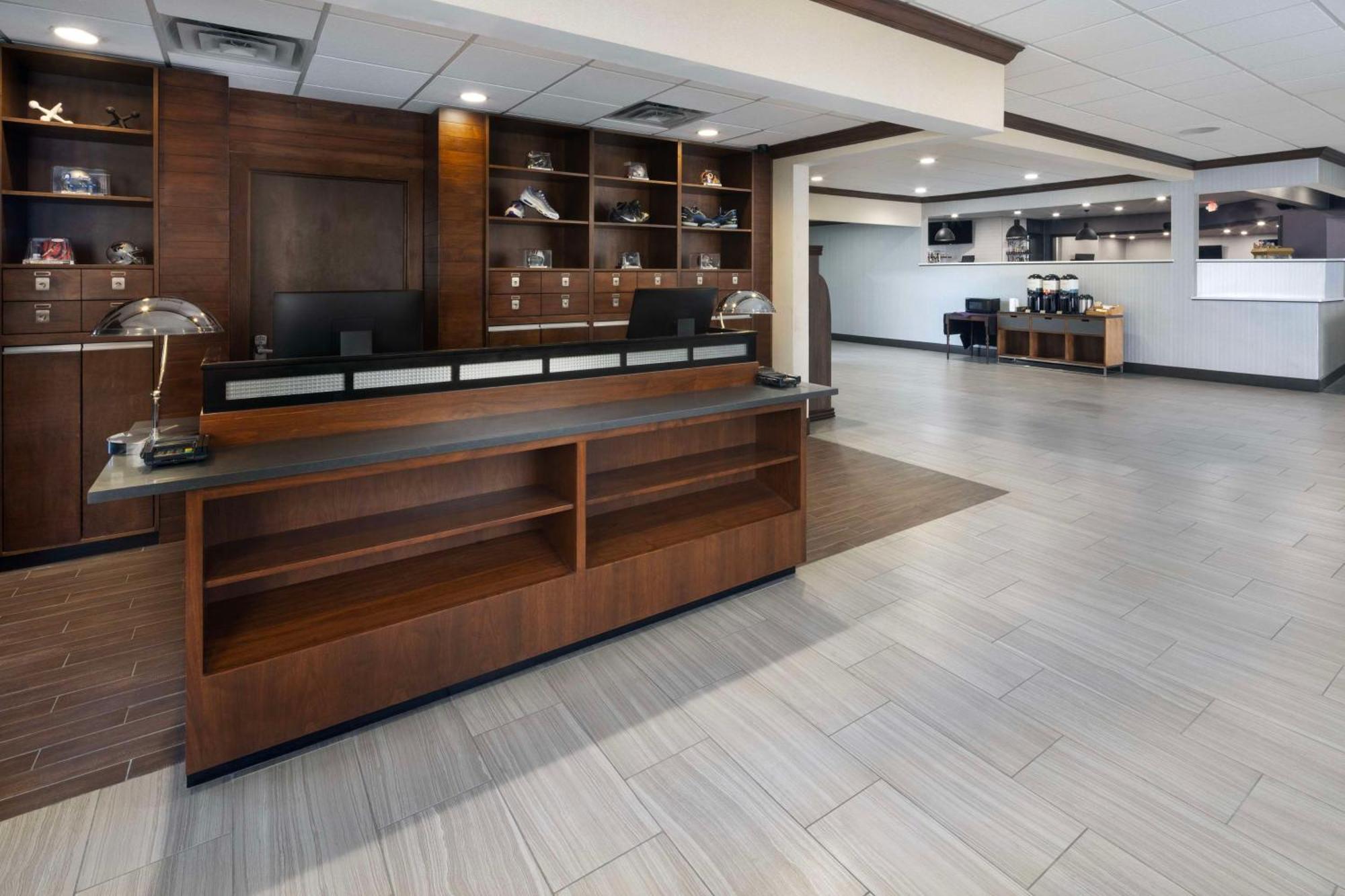 Doubletree By Hilton Manhattan, Ks المظهر الخارجي الصورة