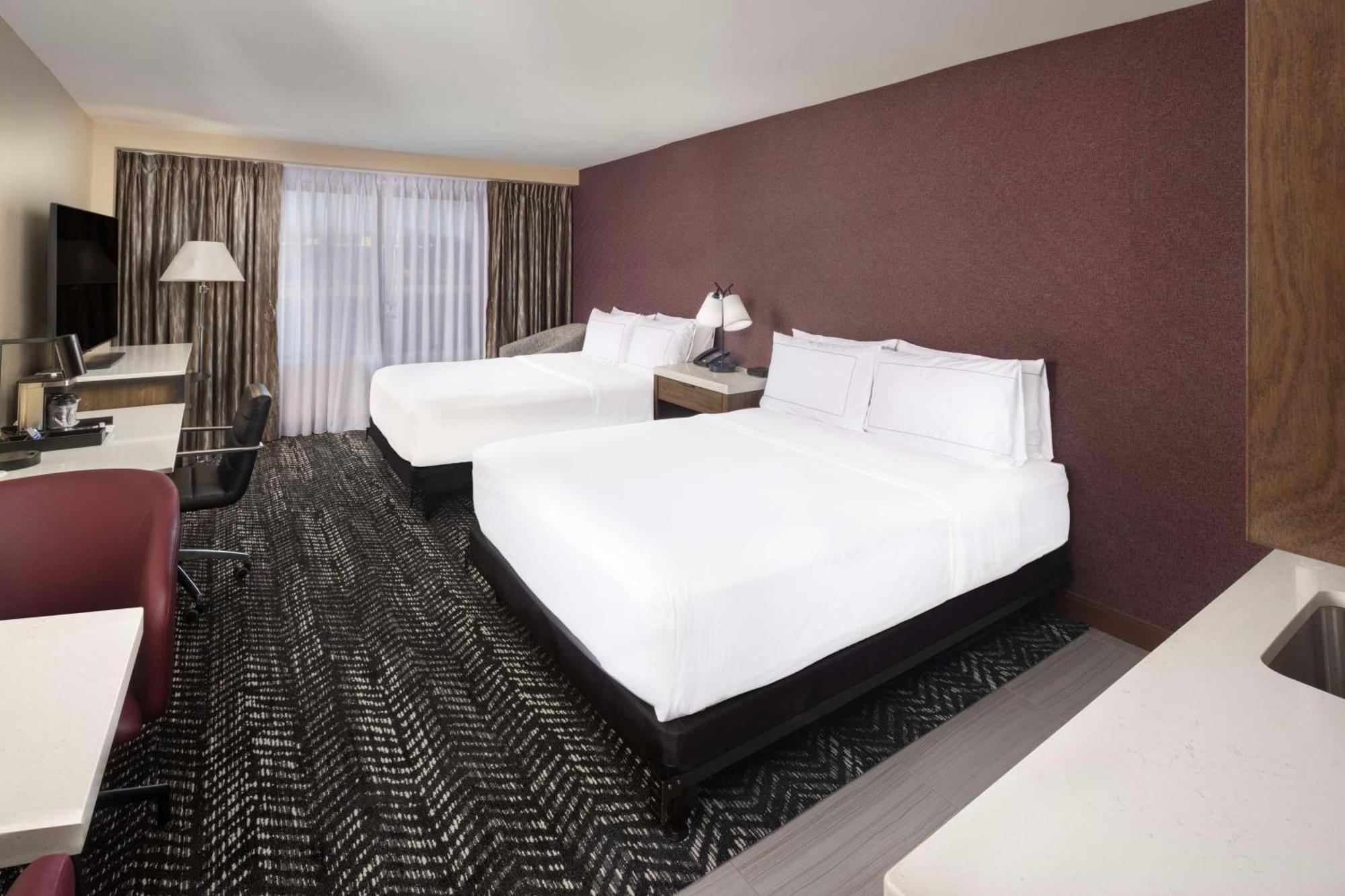 Doubletree By Hilton Manhattan, Ks المظهر الخارجي الصورة