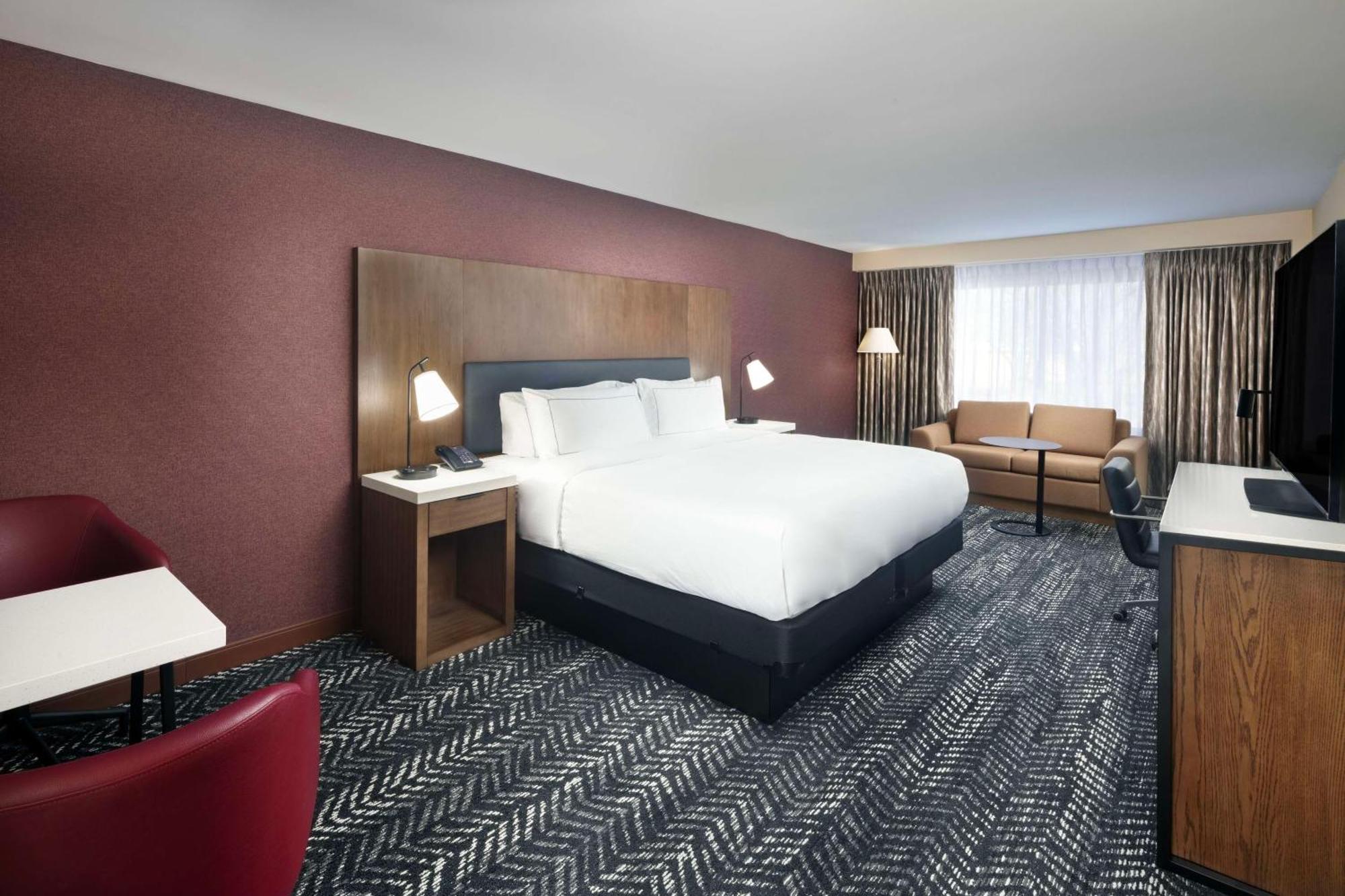Doubletree By Hilton Manhattan, Ks المظهر الخارجي الصورة