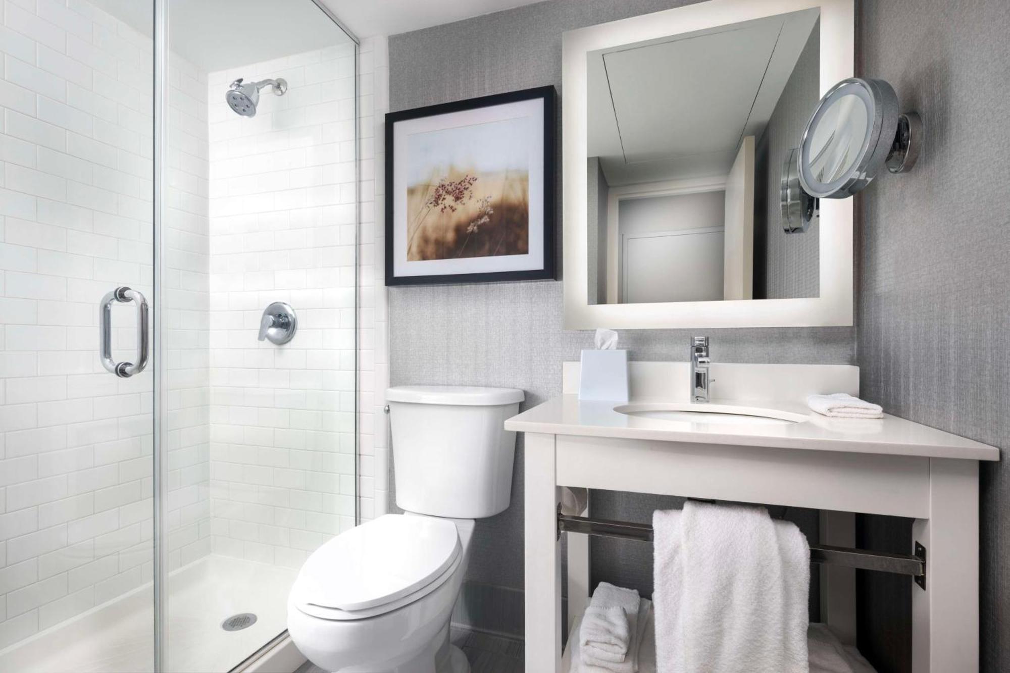 Doubletree By Hilton Manhattan, Ks المظهر الخارجي الصورة
